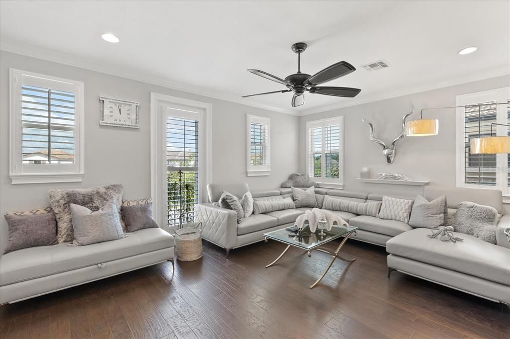 For Sale: $1,299,000 (5 beds, 5 baths, 3976 Square Feet)