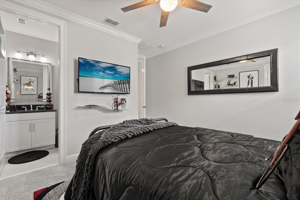 For Sale: $1,299,000 (5 beds, 5 baths, 3976 Square Feet)