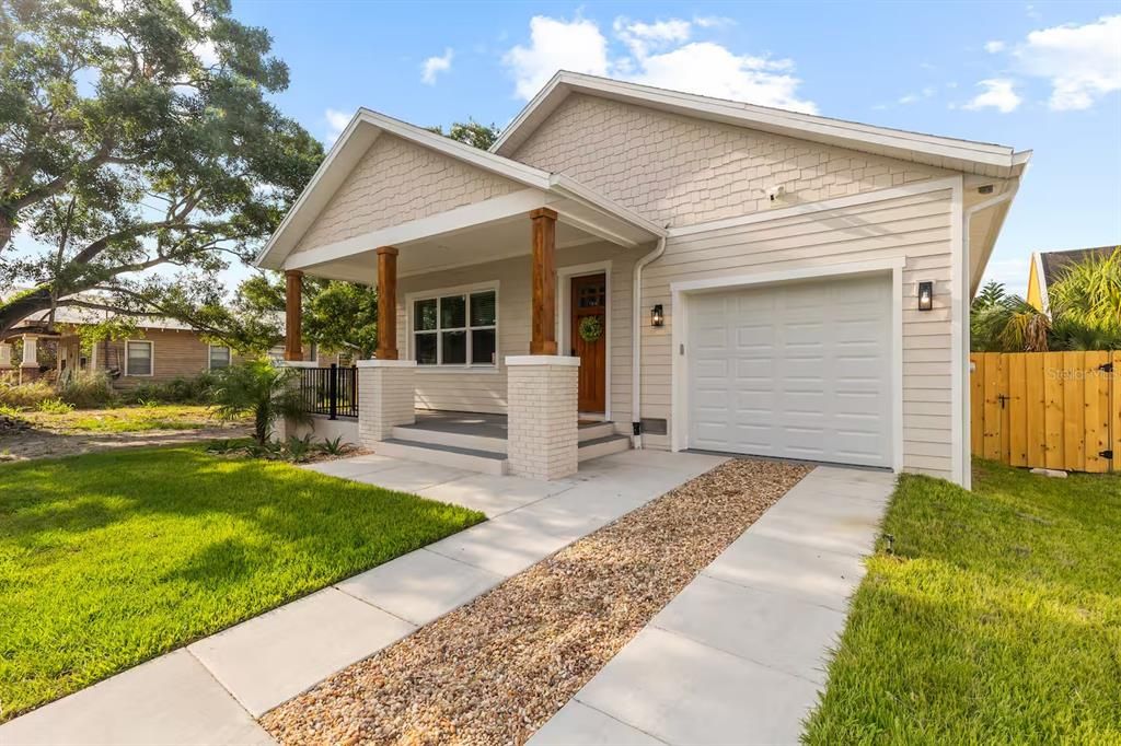 Active With Contract: $3,299 (3 beds, 2 baths, 1650 Square Feet)