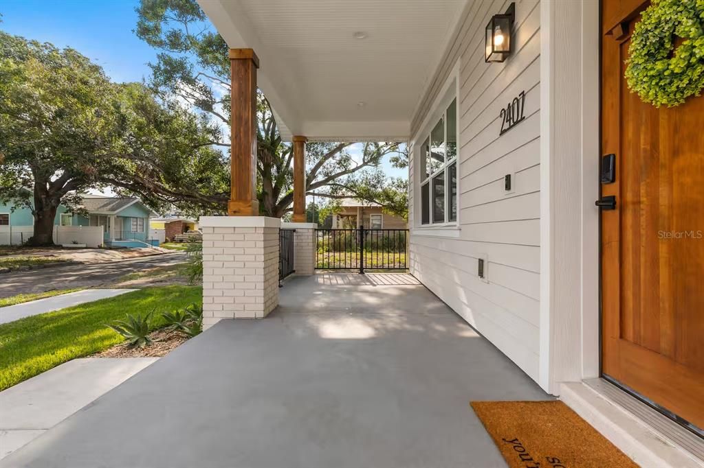 Active With Contract: $3,299 (3 beds, 2 baths, 1650 Square Feet)