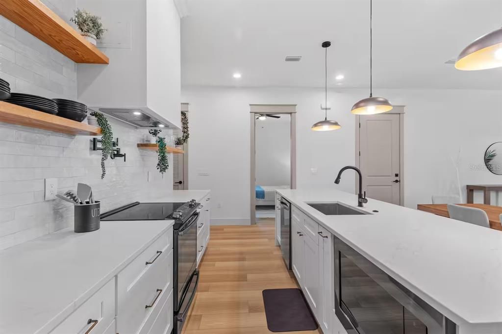 Active With Contract: $3,299 (3 beds, 2 baths, 1650 Square Feet)