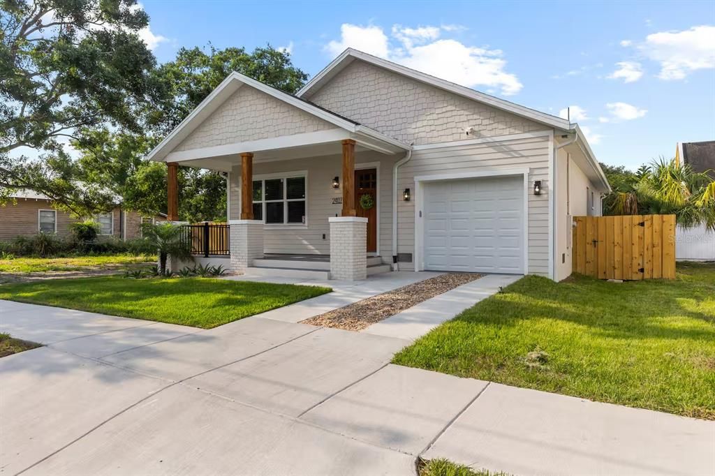 Active With Contract: $3,299 (3 beds, 2 baths, 1650 Square Feet)