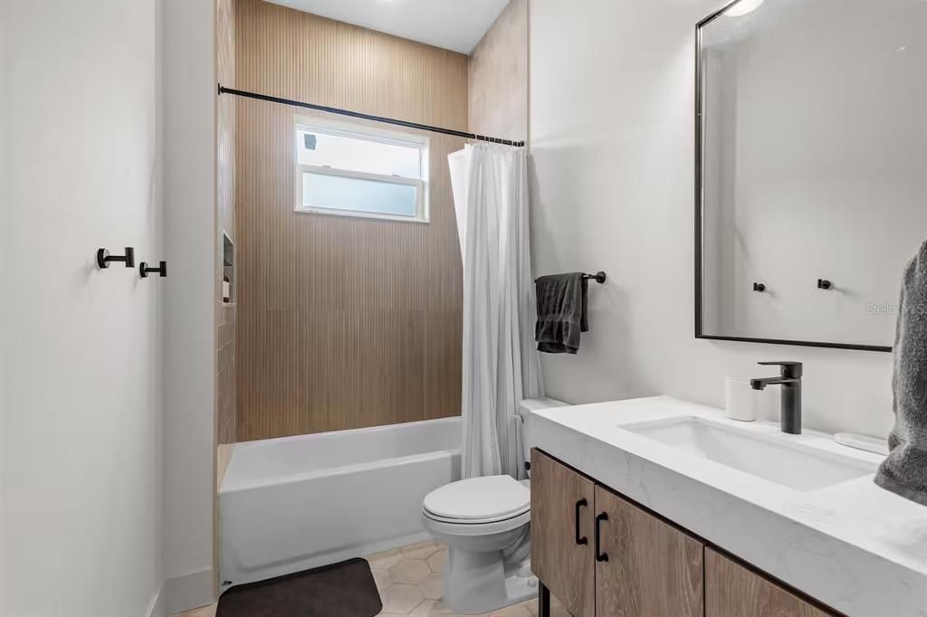 Active With Contract: $3,299 (3 beds, 2 baths, 1650 Square Feet)