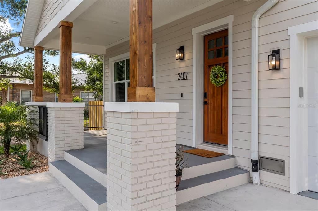 Active With Contract: $3,299 (3 beds, 2 baths, 1650 Square Feet)