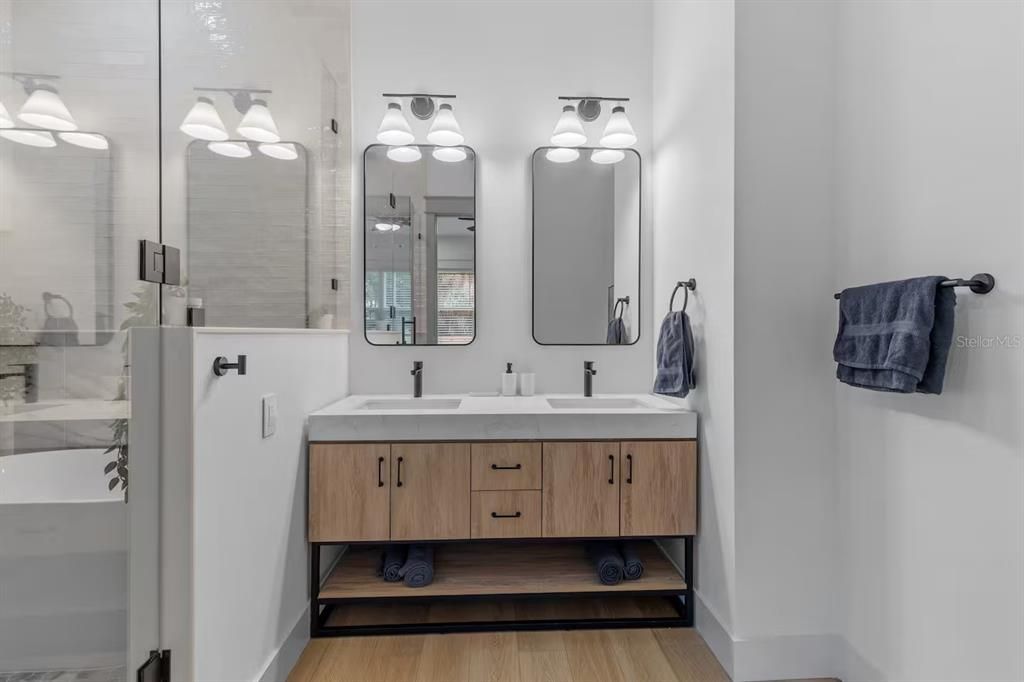 Active With Contract: $3,299 (3 beds, 2 baths, 1650 Square Feet)