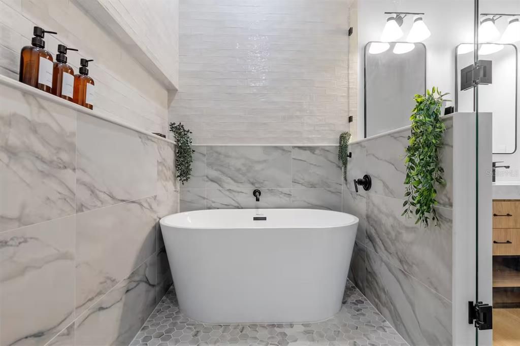 Active With Contract: $3,299 (3 beds, 2 baths, 1650 Square Feet)