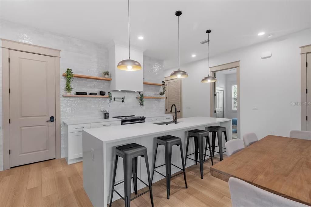 Active With Contract: $3,299 (3 beds, 2 baths, 1650 Square Feet)