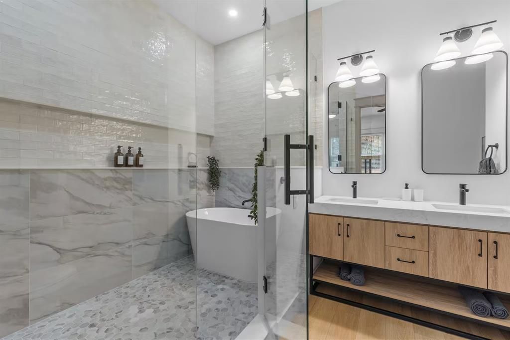 Active With Contract: $3,299 (3 beds, 2 baths, 1650 Square Feet)