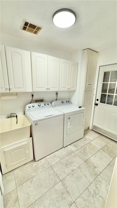For Rent: $2,600 (3 beds, 2 baths, 1581 Square Feet)