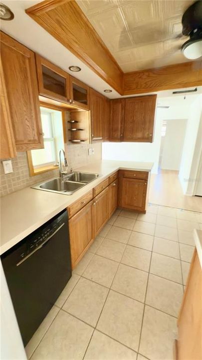 For Rent: $2,600 (3 beds, 2 baths, 1581 Square Feet)