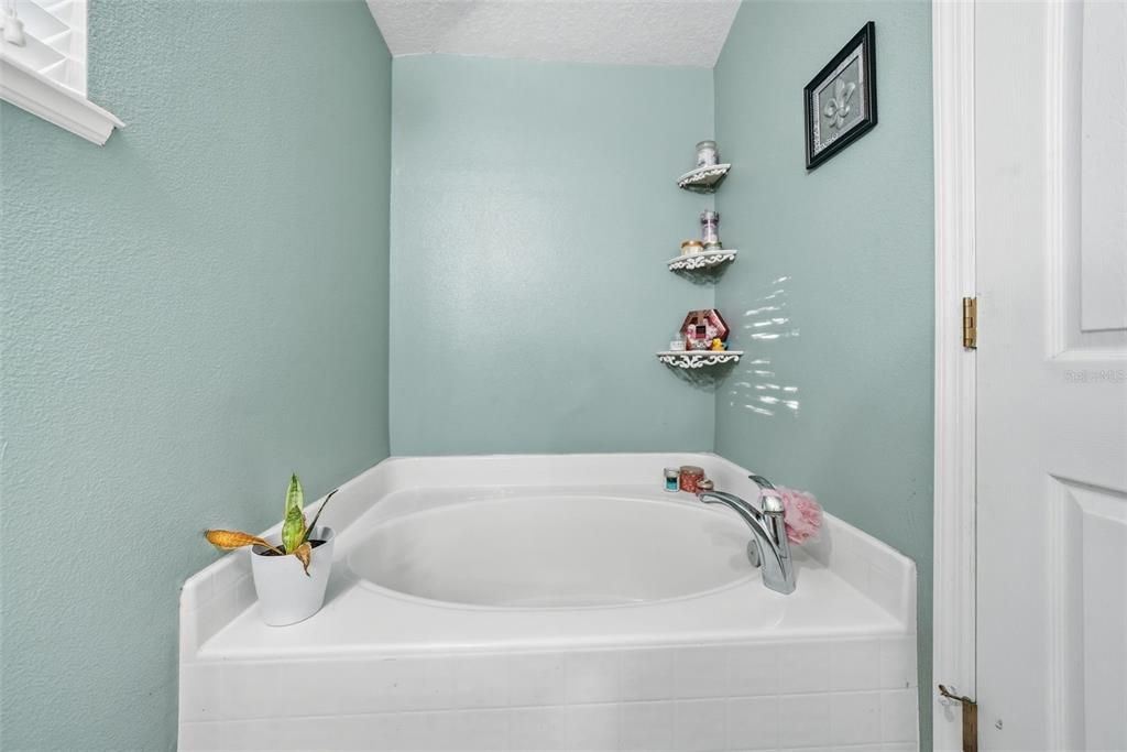 待售: $275,000 (3 贝兹, 2 浴室, 1443 平方英尺)