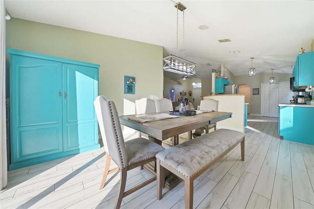 待售: $275,000 (3 贝兹, 2 浴室, 1443 平方英尺)