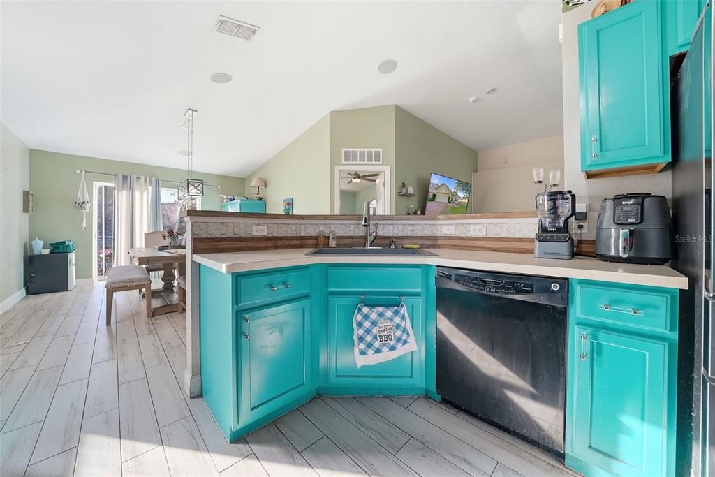 待售: $275,000 (3 贝兹, 2 浴室, 1443 平方英尺)