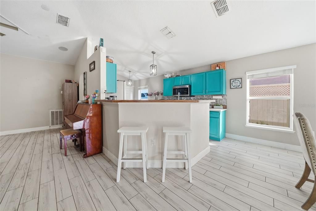 待售: $275,000 (3 贝兹, 2 浴室, 1443 平方英尺)