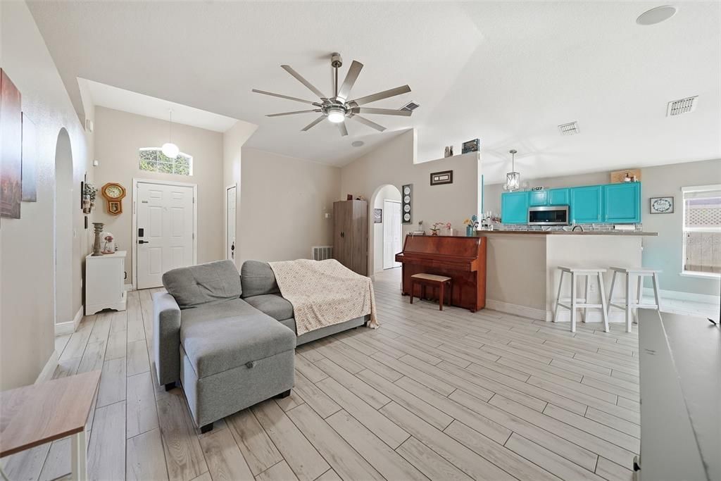 待售: $275,000 (3 贝兹, 2 浴室, 1443 平方英尺)