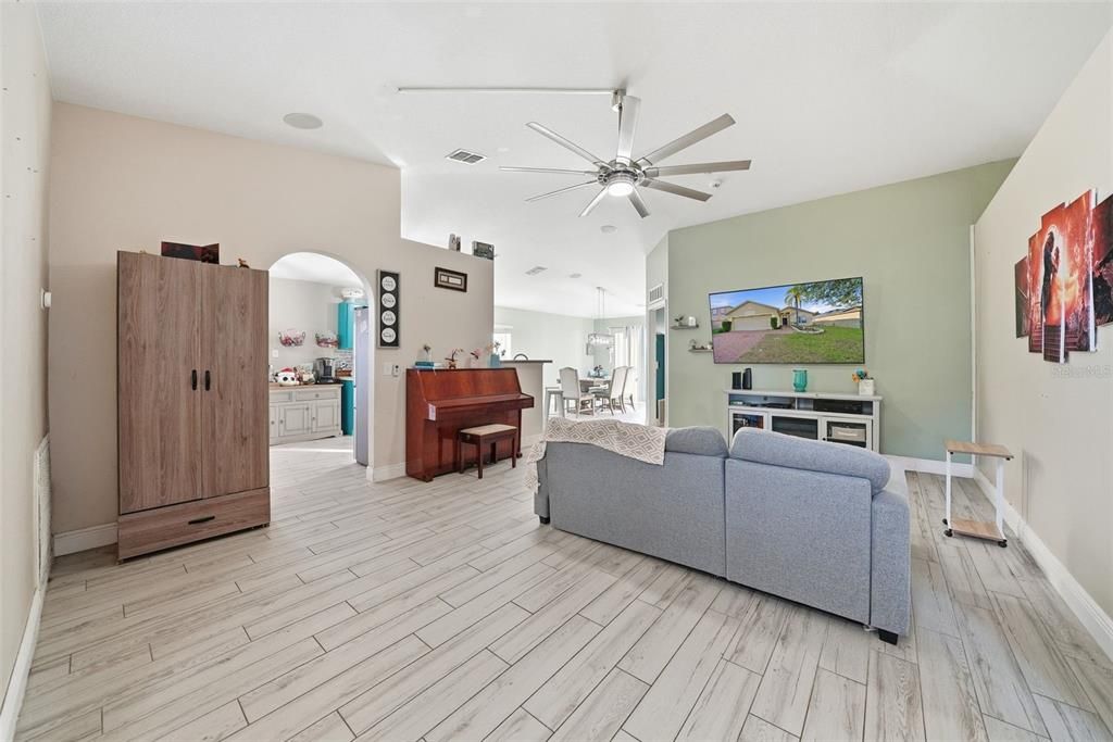 待售: $275,000 (3 贝兹, 2 浴室, 1443 平方英尺)