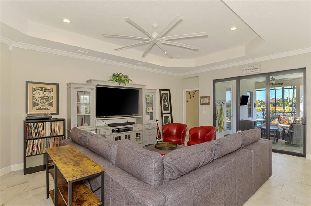 For Sale: $749,500 (3 beds, 2 baths, 2064 Square Feet)