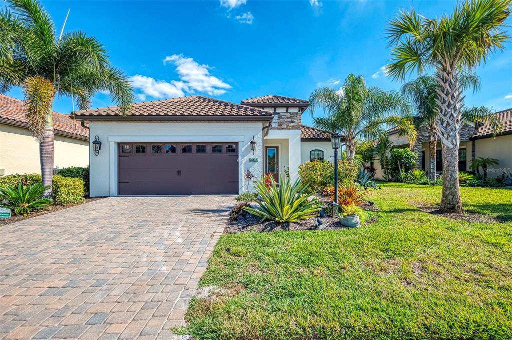 For Sale: $749,500 (3 beds, 2 baths, 2064 Square Feet)