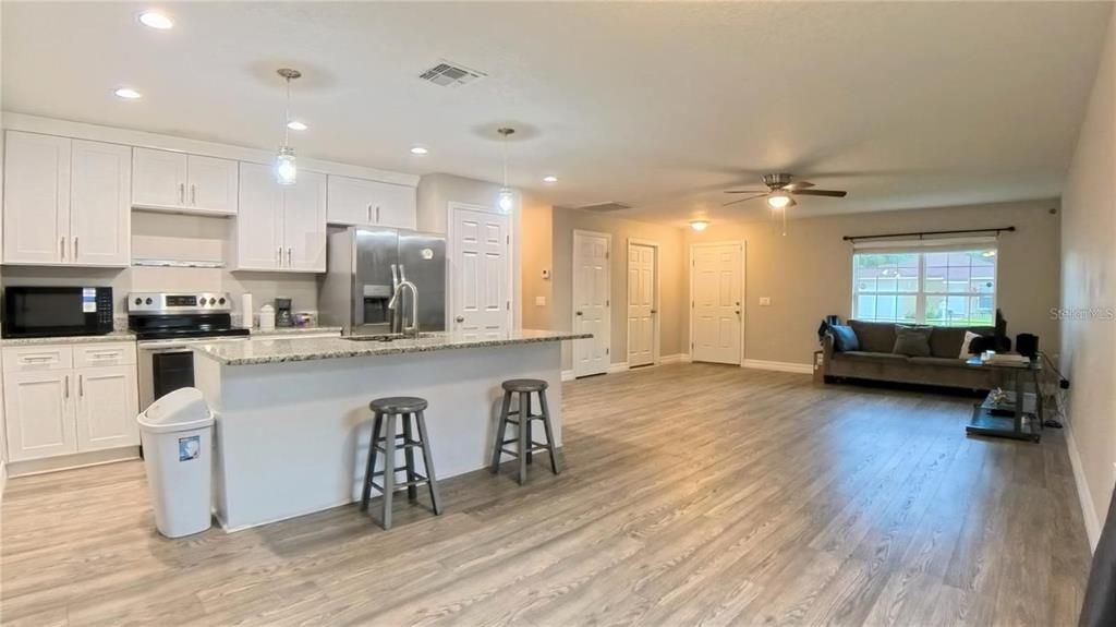 待售: $279,900 (3 贝兹, 2 浴室, 1374 平方英尺)