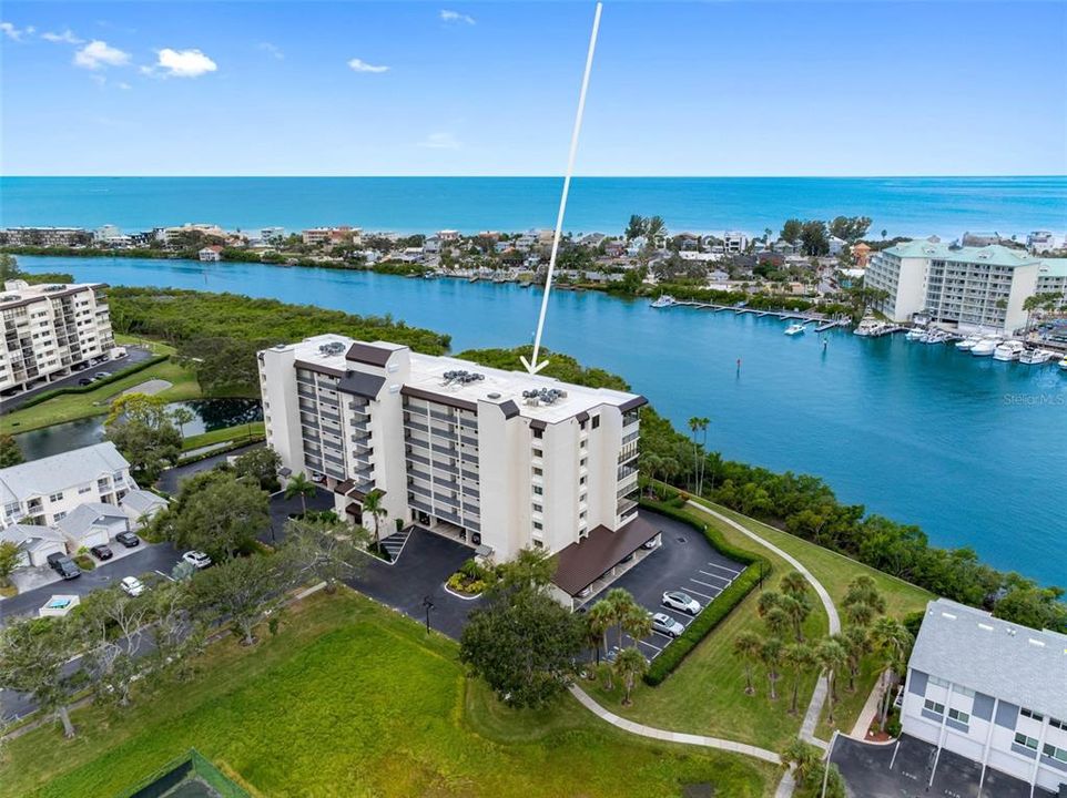 Active With Contract: $299,900 (2 beds, 2 baths, 1225 Square Feet)