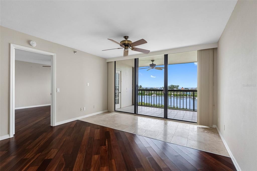 Active With Contract: $299,900 (2 beds, 2 baths, 1225 Square Feet)