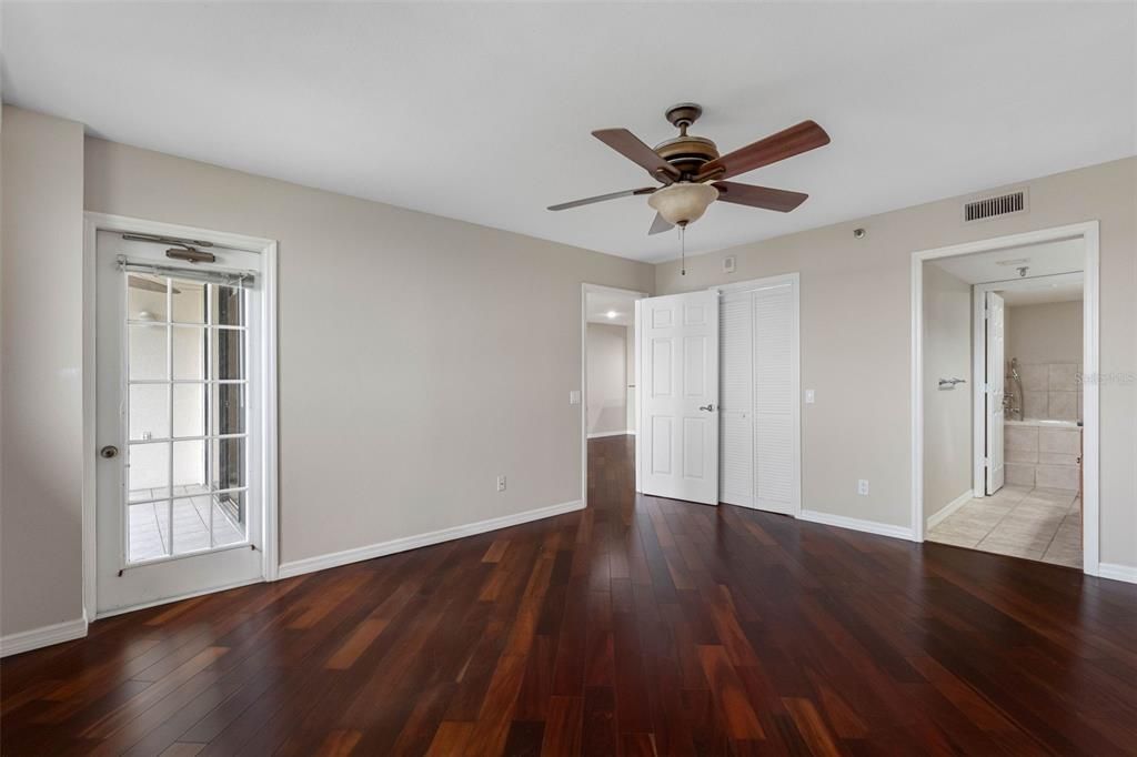 Active With Contract: $299,900 (2 beds, 2 baths, 1225 Square Feet)