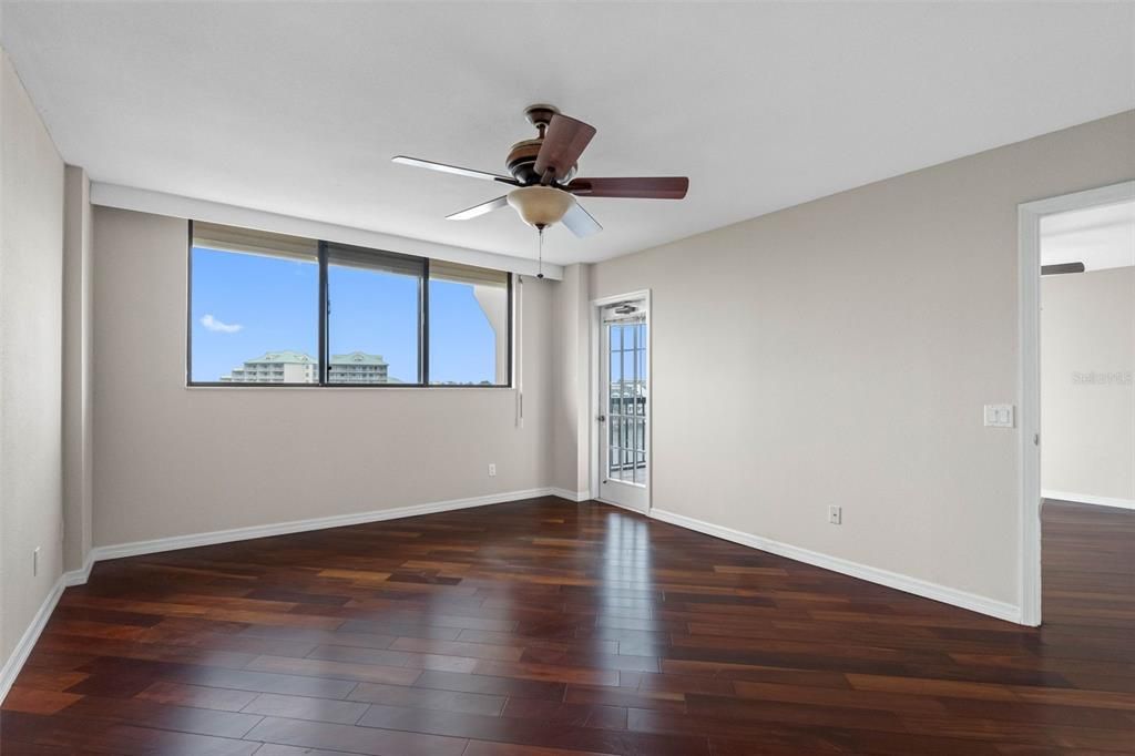 Active With Contract: $299,900 (2 beds, 2 baths, 1225 Square Feet)