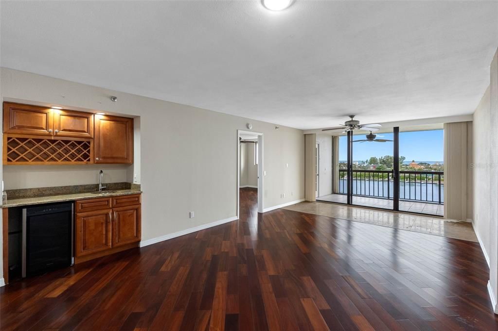 Active With Contract: $299,900 (2 beds, 2 baths, 1225 Square Feet)