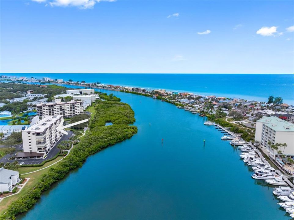 Active With Contract: $299,900 (2 beds, 2 baths, 1225 Square Feet)