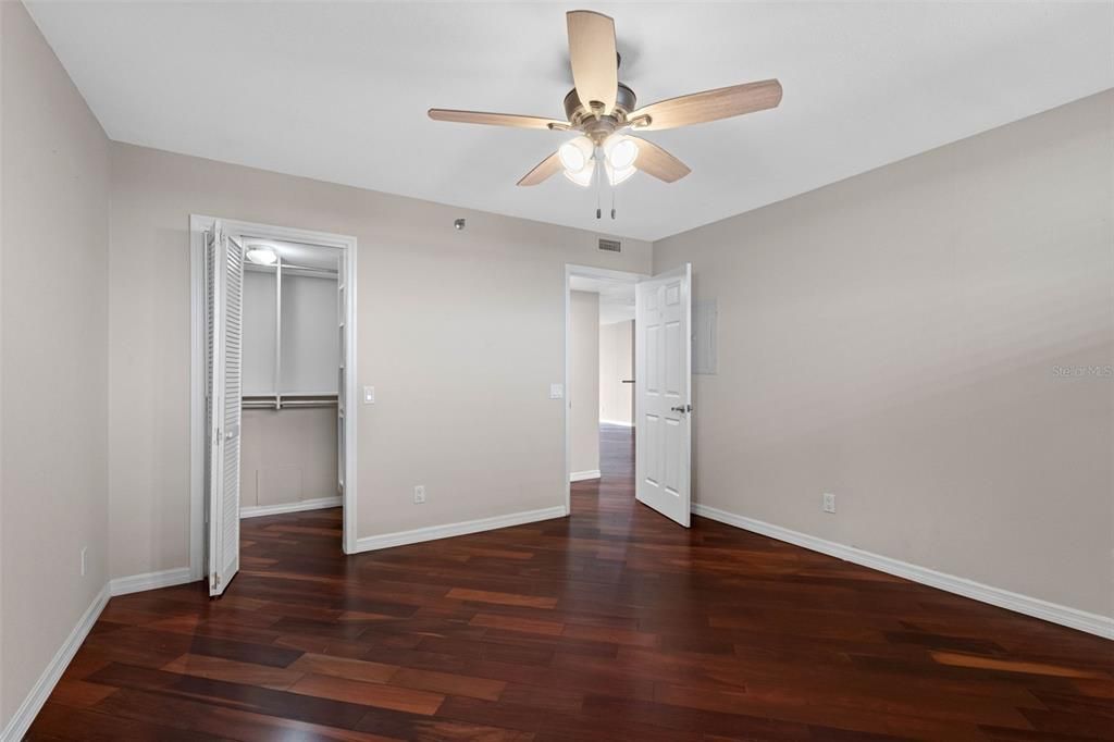 Active With Contract: $299,900 (2 beds, 2 baths, 1225 Square Feet)