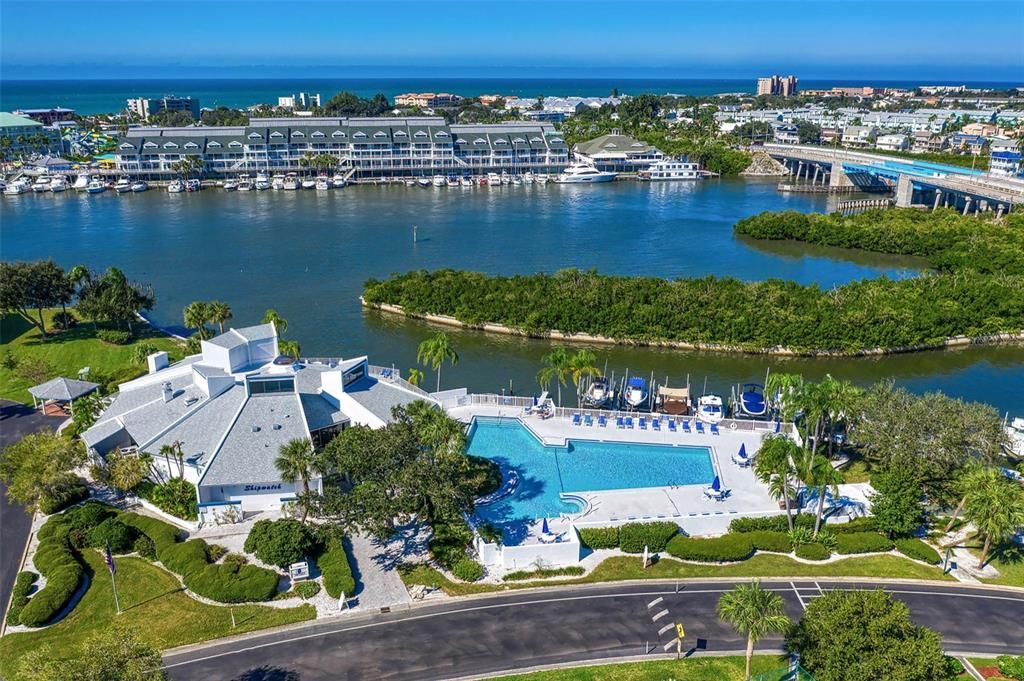 Active With Contract: $299,900 (2 beds, 2 baths, 1225 Square Feet)