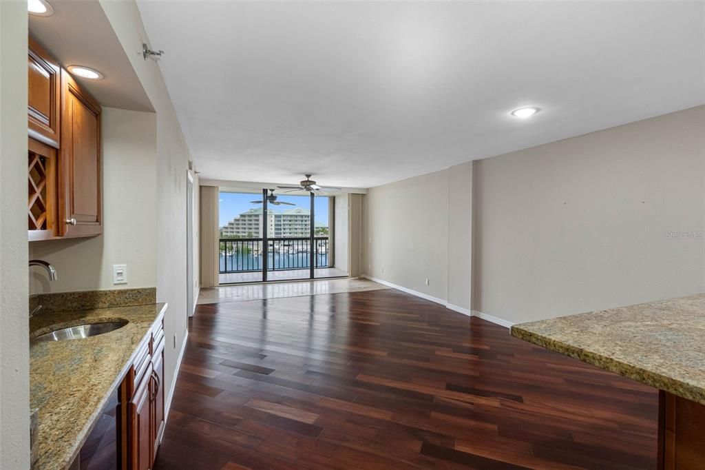 Active With Contract: $299,900 (2 beds, 2 baths, 1225 Square Feet)