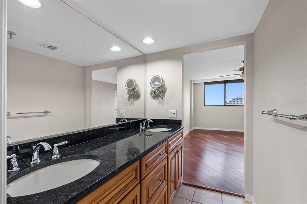 Active With Contract: $299,900 (2 beds, 2 baths, 1225 Square Feet)