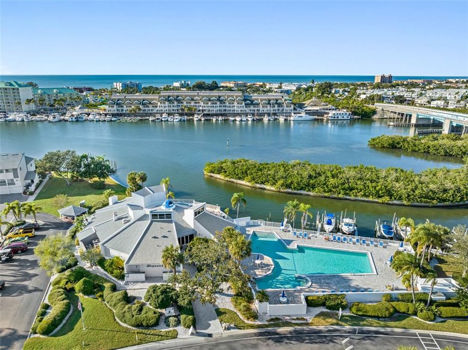 Active With Contract: $299,900 (2 beds, 2 baths, 1225 Square Feet)