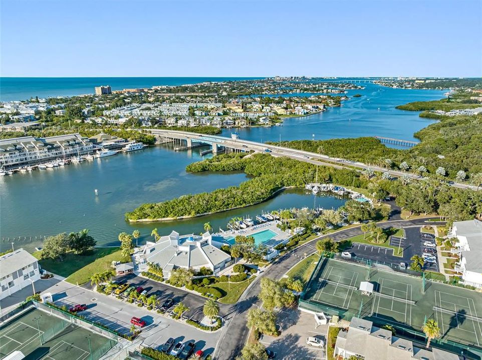 Active With Contract: $299,900 (2 beds, 2 baths, 1225 Square Feet)