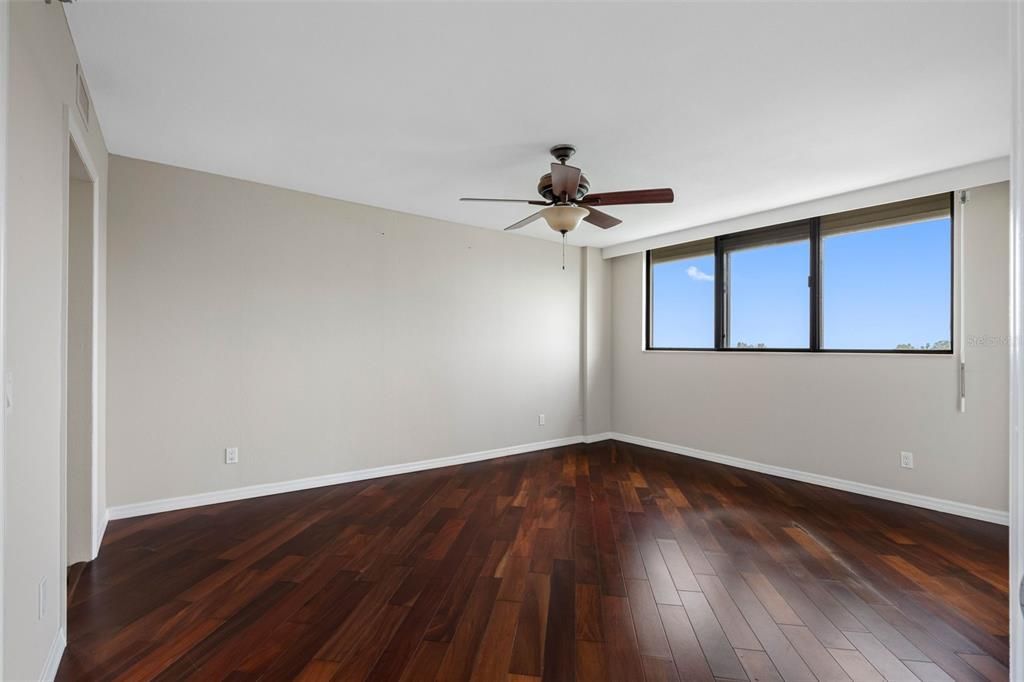 Active With Contract: $299,900 (2 beds, 2 baths, 1225 Square Feet)