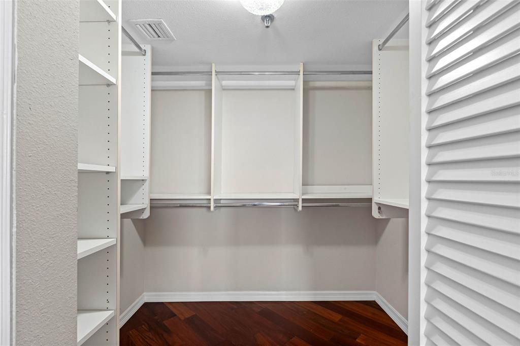 Active With Contract: $299,900 (2 beds, 2 baths, 1225 Square Feet)