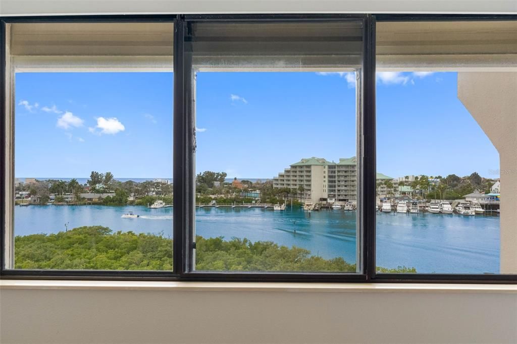 Active With Contract: $299,900 (2 beds, 2 baths, 1225 Square Feet)