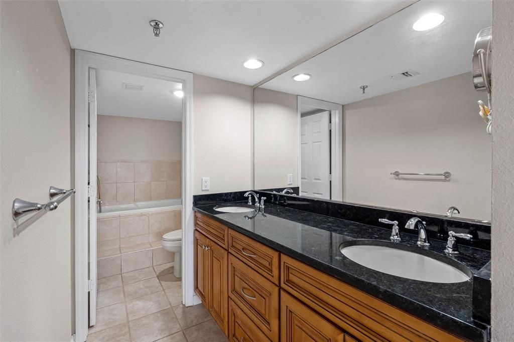 Active With Contract: $299,900 (2 beds, 2 baths, 1225 Square Feet)
