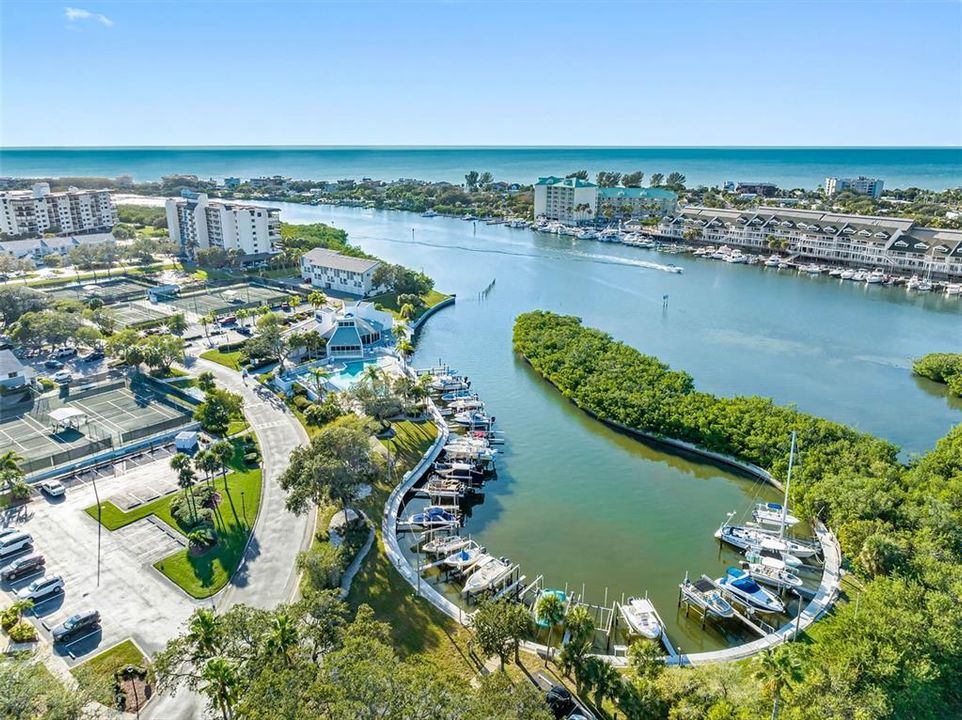 Active With Contract: $299,900 (2 beds, 2 baths, 1225 Square Feet)