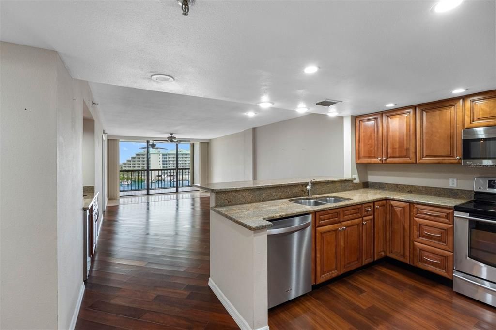 Active With Contract: $299,900 (2 beds, 2 baths, 1225 Square Feet)