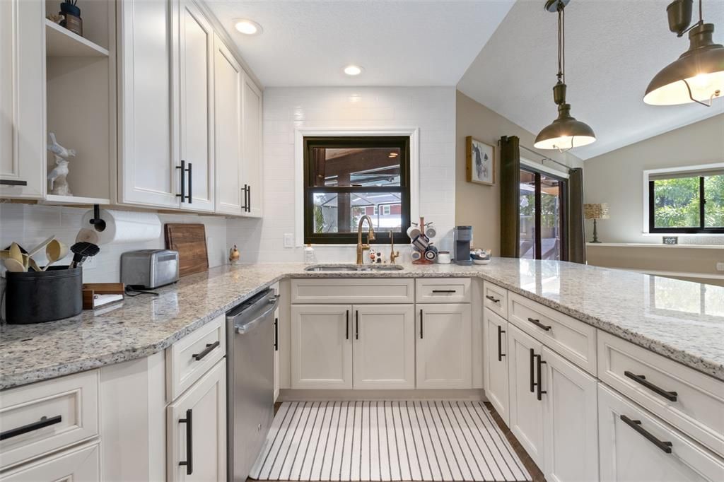 出租: $4,775 (4 贝兹, 2 浴室, 2636 平方英尺)