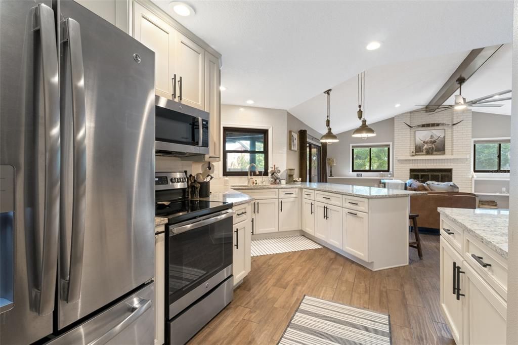 出租: $4,775 (4 贝兹, 2 浴室, 2636 平方英尺)