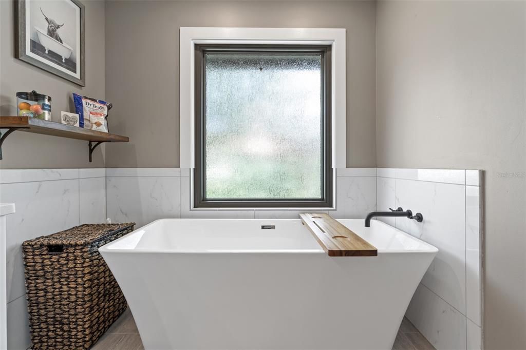 出租: $4,775 (4 贝兹, 2 浴室, 2636 平方英尺)