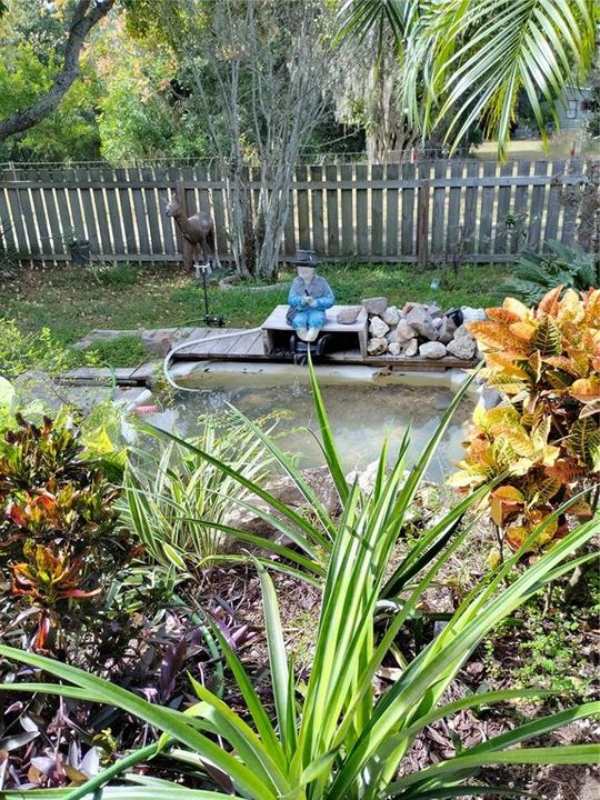 合同活跃: $300,000 (3 贝兹, 2 浴室, 1872 平方英尺)