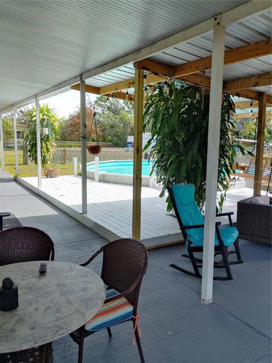 合同活跃: $300,000 (3 贝兹, 2 浴室, 1872 平方英尺)