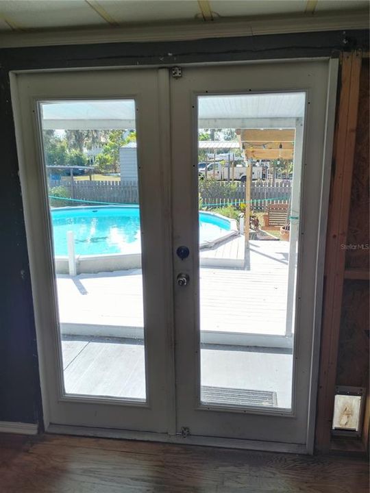 合同活跃: $300,000 (3 贝兹, 2 浴室, 1872 平方英尺)