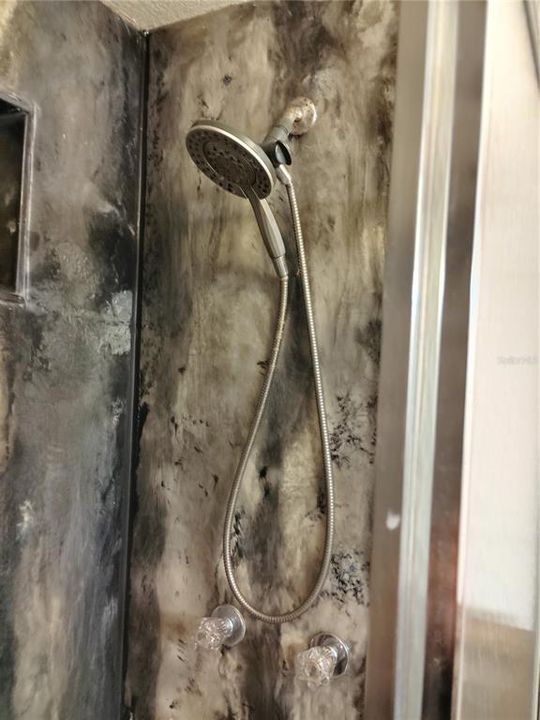 合同活跃: $300,000 (3 贝兹, 2 浴室, 1872 平方英尺)