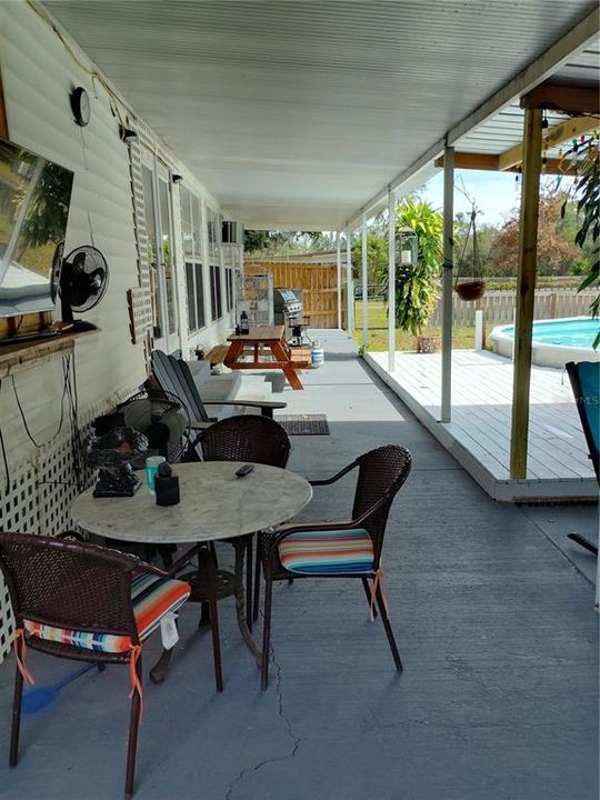 合同活跃: $300,000 (3 贝兹, 2 浴室, 1872 平方英尺)