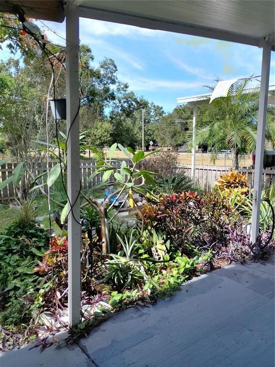 合同活跃: $300,000 (3 贝兹, 2 浴室, 1872 平方英尺)